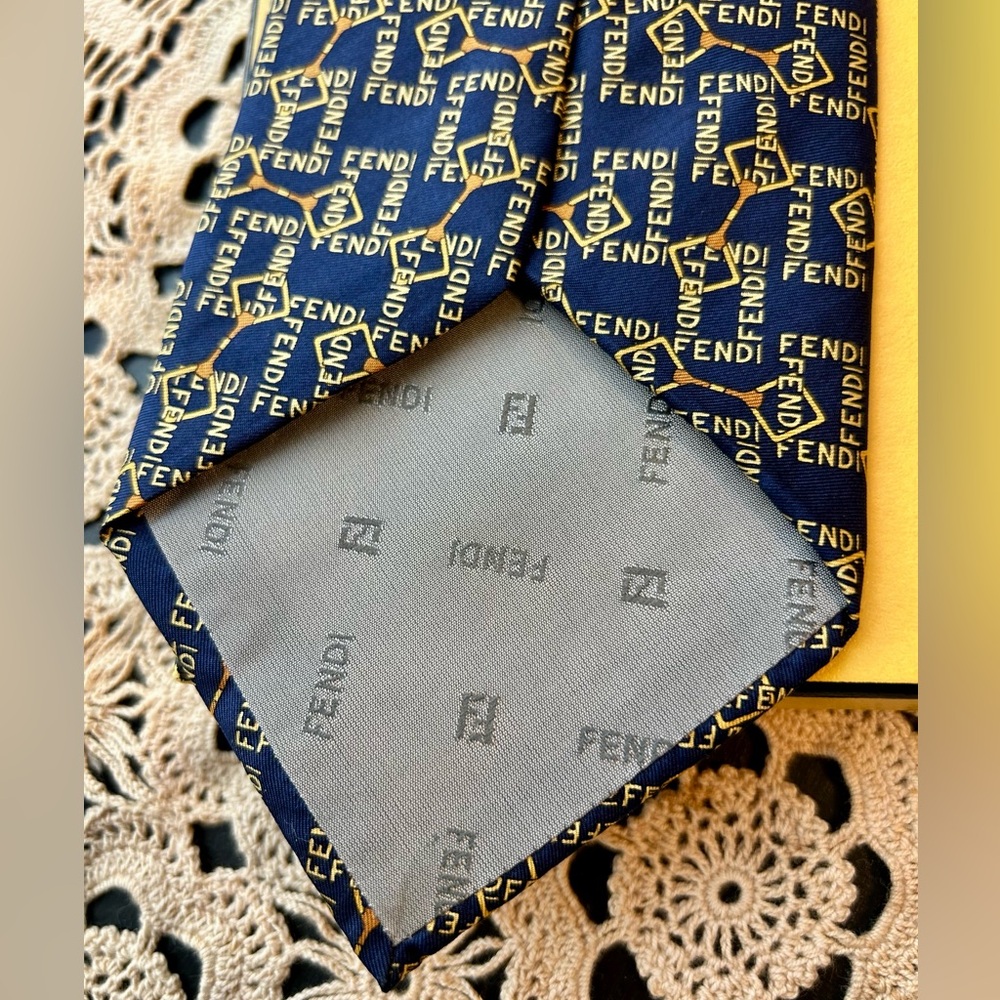 Fendi Elegant Navy and Gold Patterned Tie with box - Picture 6 of 8